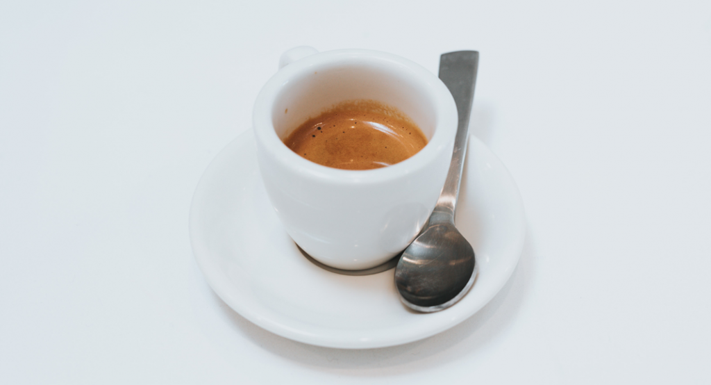 tasse espresso mit goldbrauner crema