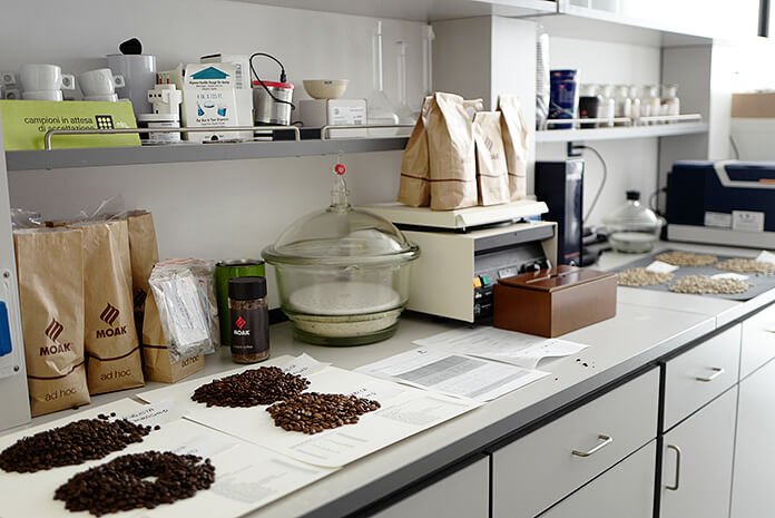 Hier wird der Kaffee auf Herz und Nieren geprüft